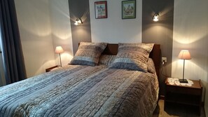 2 bedrooms, iron/ironing board, free WiFi