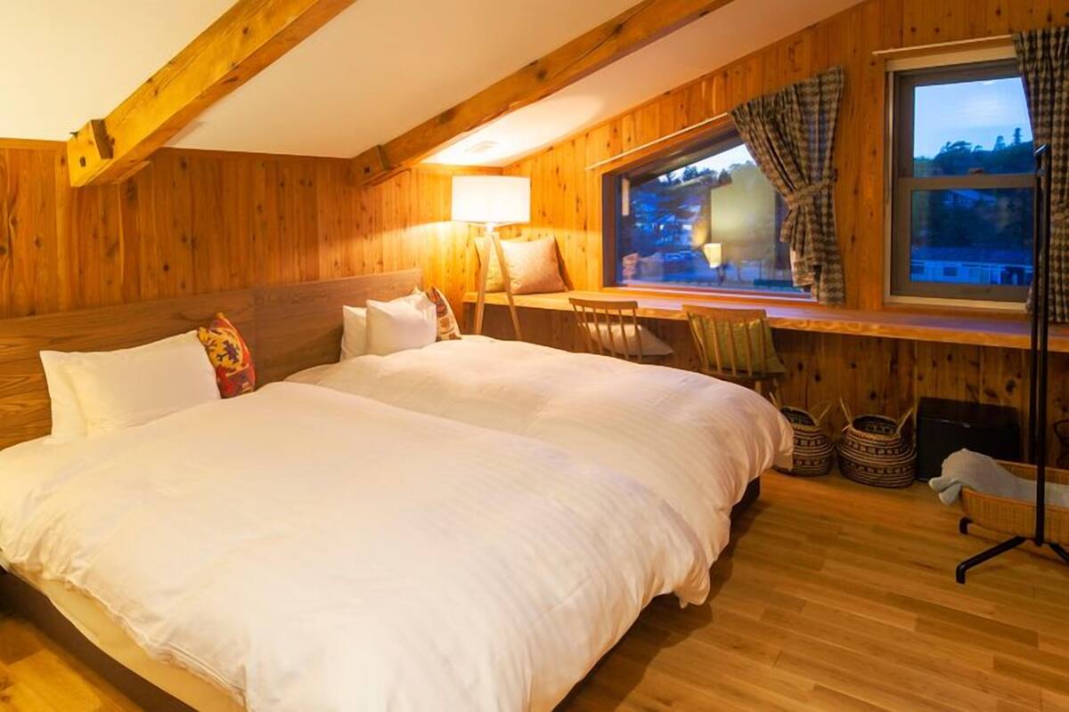 Minibar, in-room safe, WiFi (free)