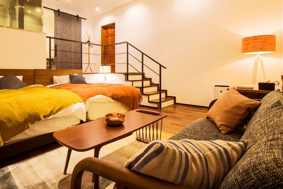 Minibar, in-room safe, WiFi (free)