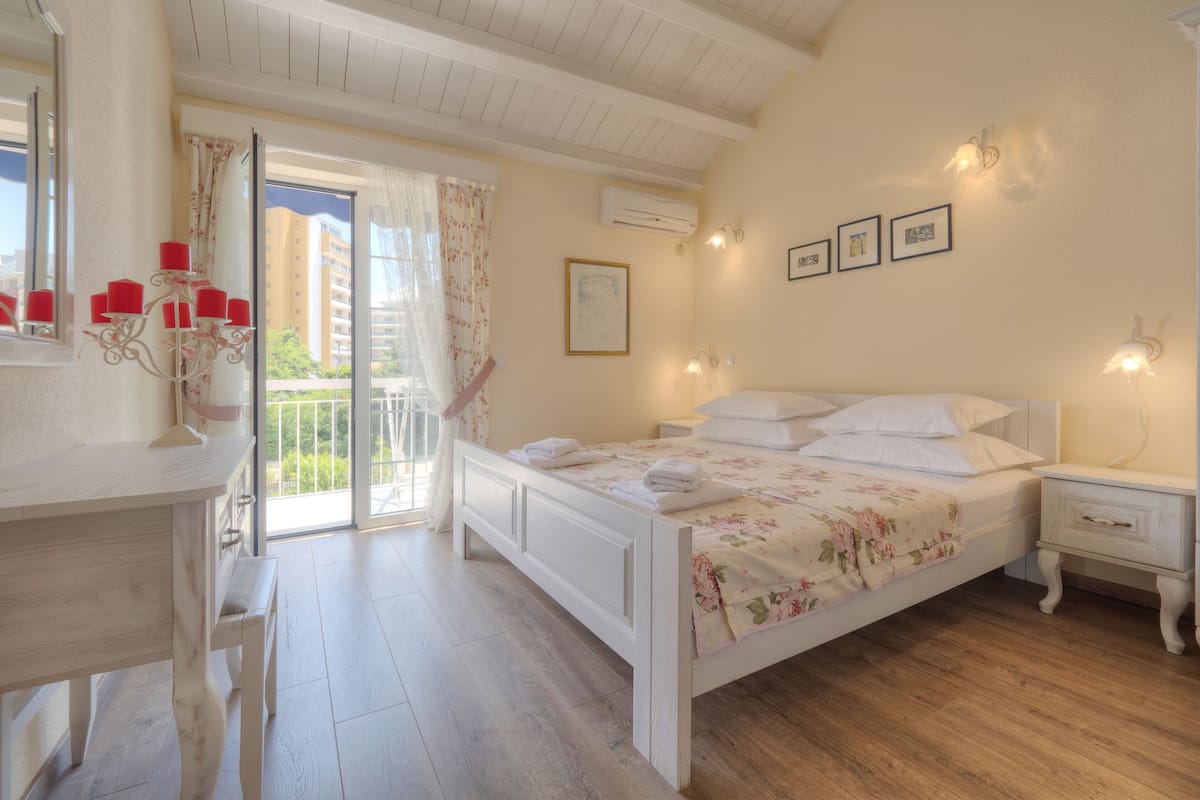 Romantisk studiosuite (1) | Italienske Frette-laken, sengetøy av topp kvalitet og dundyner