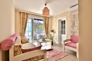 Romantic Double Room | Living area