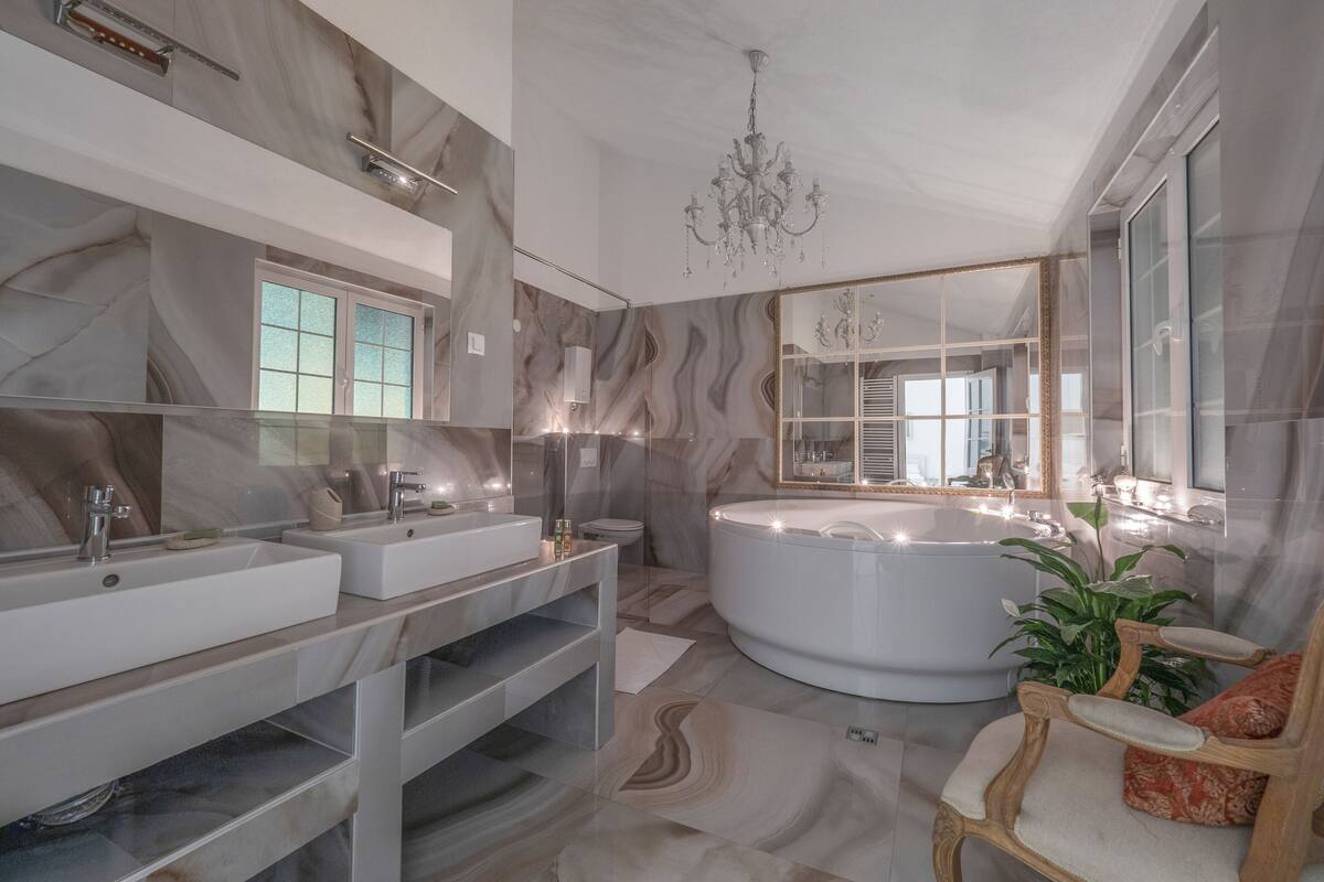 Leilighet – premium (12) | Bad | Dusj, designertoalettartikler, hårføner og badekåper
