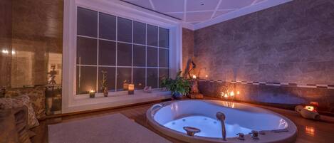 Departamento Premium | Baño | Regadera, amenidades de baño de diseñador, secadora de cabello, batas