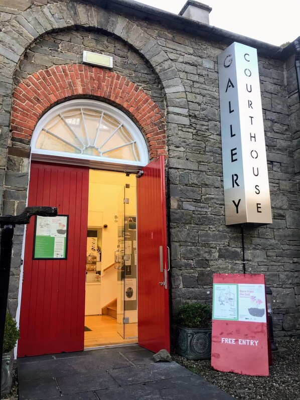 Exterior detail - On our doorstep discover The Wild Atlantic Way and all the splendors of Clare (Ennistymon)