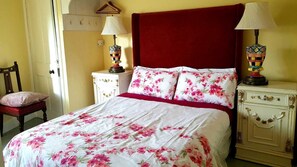 4 Schlafzimmer, Schreibtisch, Bügeleisen/Bügelbrett, Reisekinderbett
