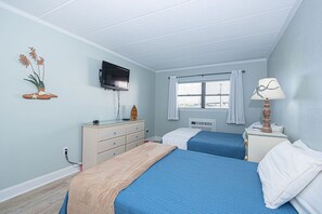 1 slaapkamer, een strijkplank/strijkijzer, wifi, beddengoed