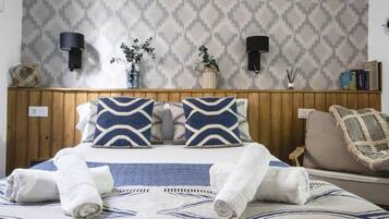 Een strijkplank/strijkijzer, internet, beddengoed