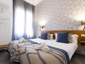 3 bedrooms, iron/ironing board, Internet, bed sheets