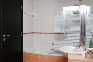 Appartement, 2 chambres | Salle de bain