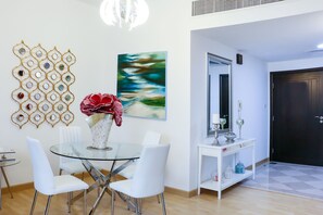 Flat-screen TV - R&H La Riviera (Dubai)