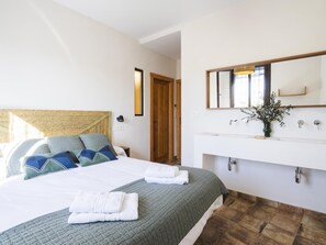 7 bedrooms, iron/ironing board, internet, bed sheets - Rural house with swimming pool, fireplace, barbecue by Málaga Planners (Porcuna)