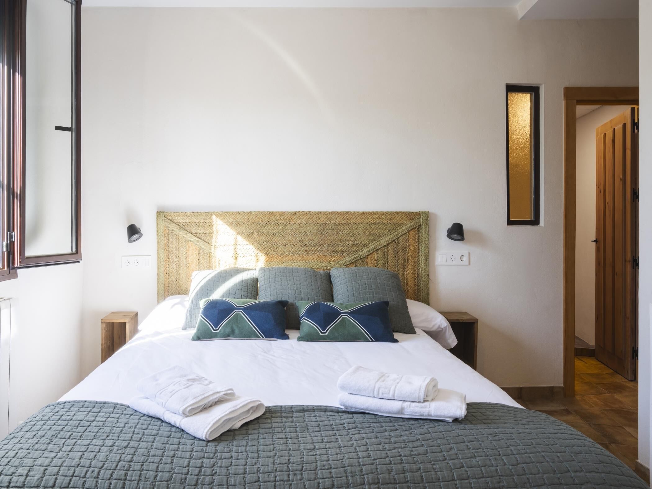 7 chambres, fer et planche à repasser, accès Internet, draps fournis