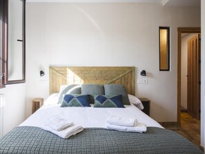 7 soverom, strykejern/-brett, internettilgang og sengetøy