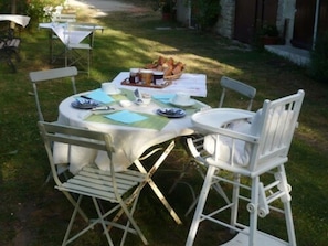 Outdoor dining