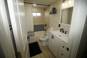 Combined shower/bathtub, soap
