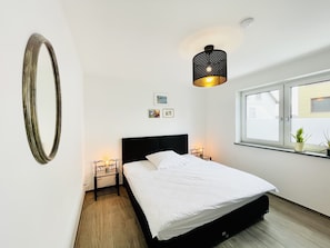 2 bedrooms, iron/ironing board, travel cot, free WiFi