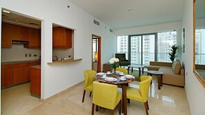 Apartment (1.5 Bedroom Apartment (King-SNGL)) | Living area