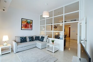 Apartment (1.5 Bedroom Apartment (King-DBL)) | Living room | LCD TV - R&H Trident Grand Residences (Dubai)