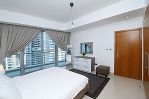 Apartamento (1.5 Bedroom Apartment (King-DBL)) | Individualmente decorados, individualmente mobiliados, Wi-Fi de cortesia