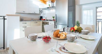 Regarda - Romantic apartment Casa Rossa 2 with wifi, air conditioning