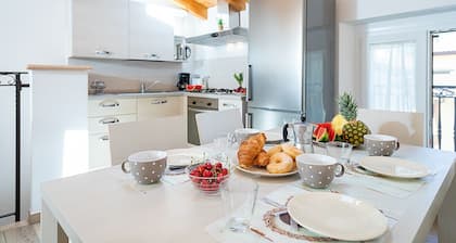 Regarda - Romantic apartment Casa Rossa 2 with wifi, air conditioning
