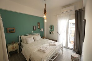 2 bedrooms, desk, iron/ironing board, travel crib
