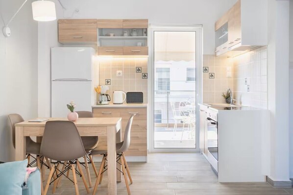 Fridge, microwave, oven, stovetop