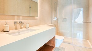 Bathroom - R&H Marina Gate (Dubai)