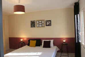 2 bedrooms, iron/ironing board, free WiFi, bed sheets