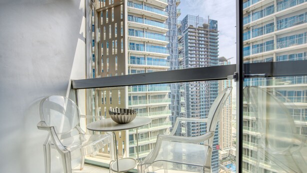 Unclassified image, 1 of 9, button - R&H Cayan Tower (Dubai)