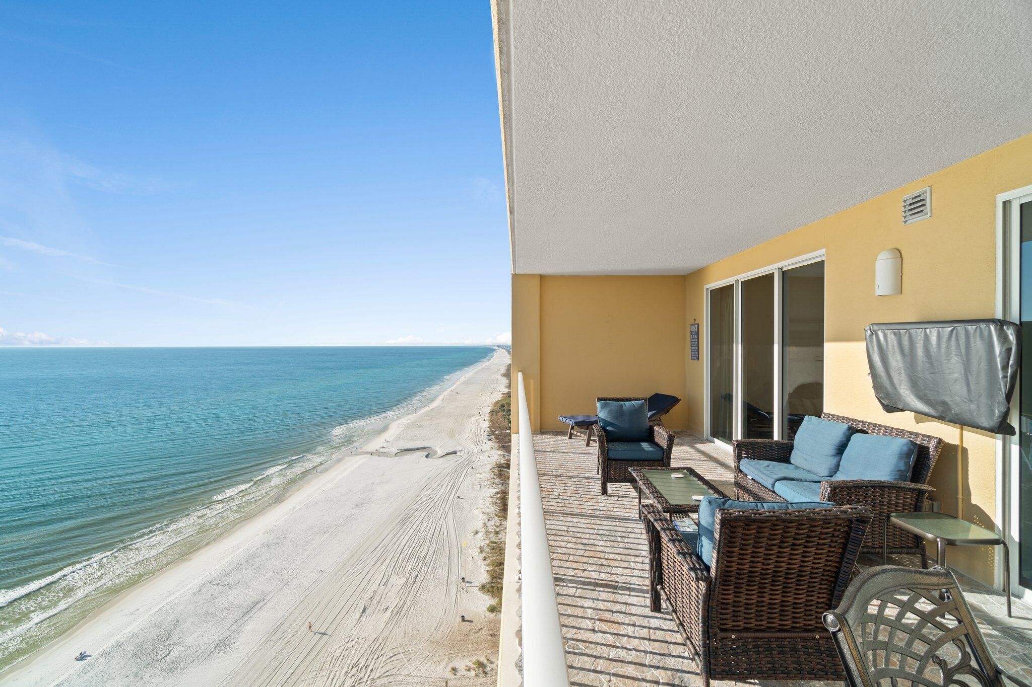 !!!Late Summer Sale!!! Recently Updated, BeachFront Condo, Free Beach Chairs