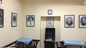 تلفزيون بشاشة مسطحة