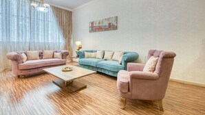 Apartment, 2 Bedrooms | Living room | Flat-screen TV - R&H Burj Al Nojoum (Dubai)