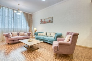 Apartment, 2 Bedrooms | Living room | Flat-screen TV - R&H Burj Al Nojoum (Dubai)