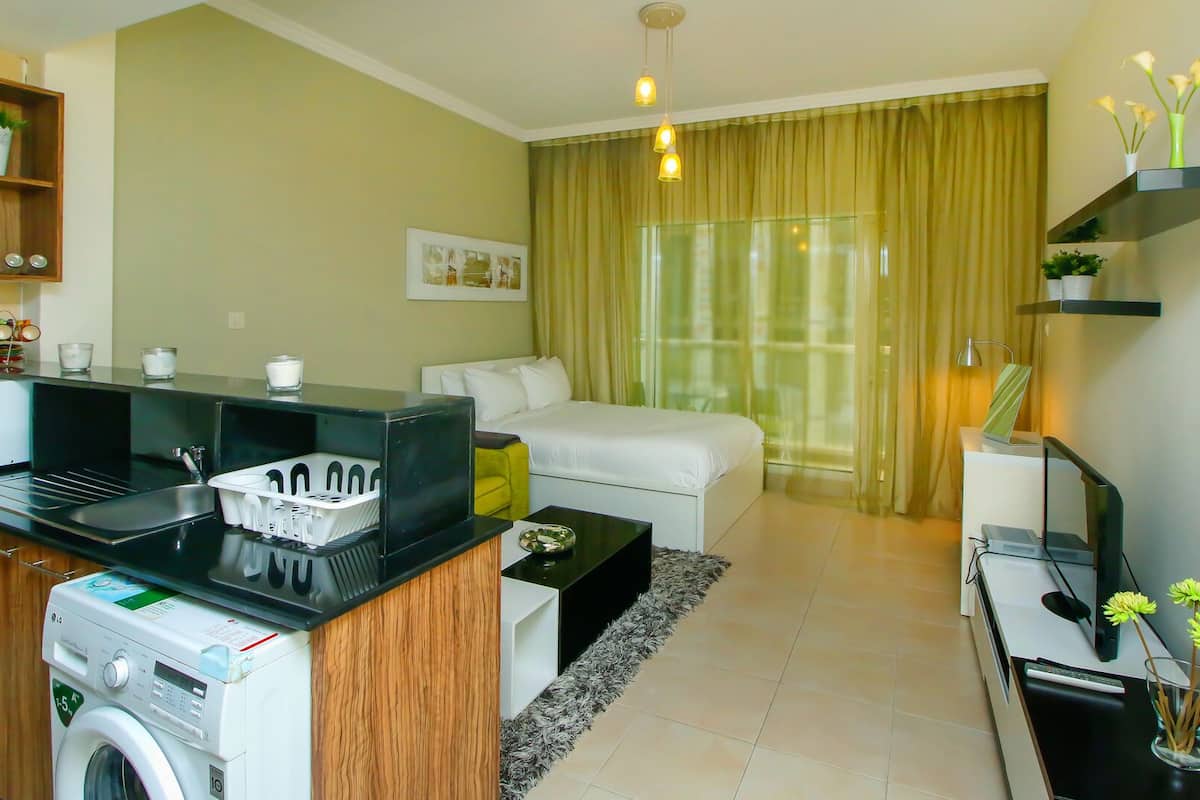 Deluxe Studio | Private kitchen | Full-sized fridge, microwave, oven, electric kettle