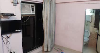 Private Room in an Apartment for 1 or 2 persons at Andheri West