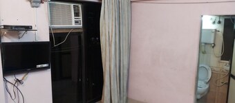 Private Room in an Apartment for 1 or 2 persons at Andheri West