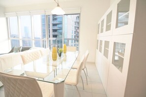 In-room dining - R&H Burj Residences (Dubai)