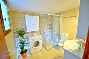 Shower, free toiletries, hair dryer, towels