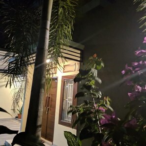 Exterior - Guest House Puri 3 Bedroom AC (Senggigi)