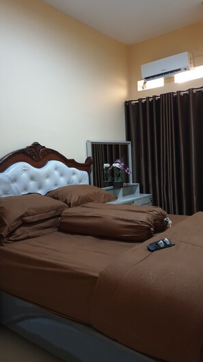 House, 3 Bedrooms | Bathroom amenities | Shower, towels - Guest House Puri 3 Bedroom AC (Senggigi)