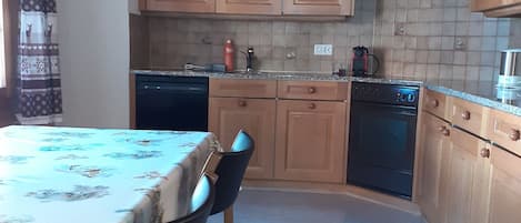 Refrigerador, horno, parrilla de estufa y lavavajillas