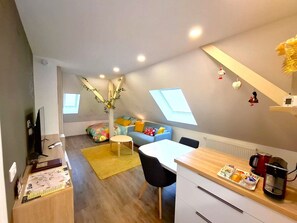 Estudio Confort (Josephine) | Área de sala de estar | Televisión de pantalla plana 