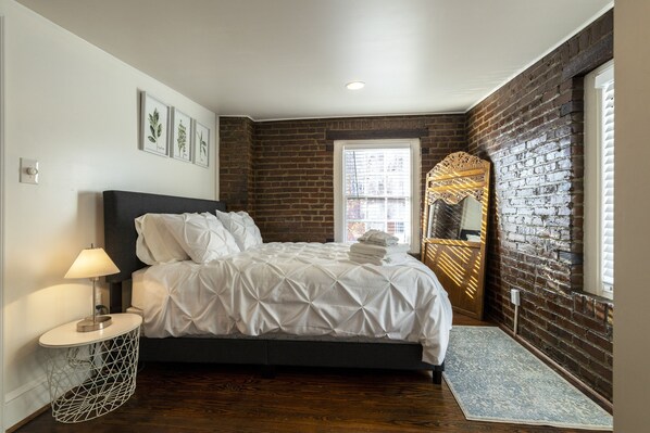 2 bedrooms, desk, iron/ironing board, free WiFi