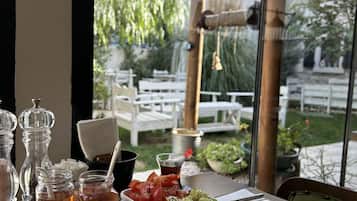 Free daily full breakfast