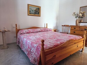 3 chambres, fer et planche à repasser, draps fournis