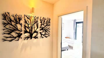 5 chambres, bureau, fer et planche Ă repasser, lit parapluie