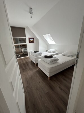 4 bedrooms, travel cot, free WiFi - Gîte "de l'Ecurie" - 6-8 people - equestrian gîte - between sea and forest (Caffiers)