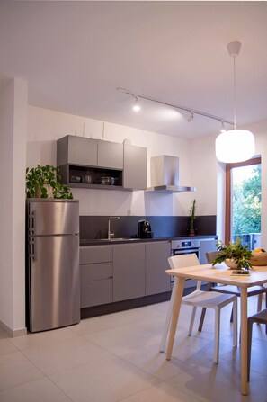 Fridge, oven, stovetop, dishwasher - Casa Dubi. Kvarner 02 - Modest summer retreat with pool (Selce)