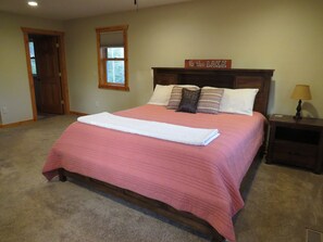 3 dormitorios, tabla de planchar con plancha, wifi gratis y ropa de cama
